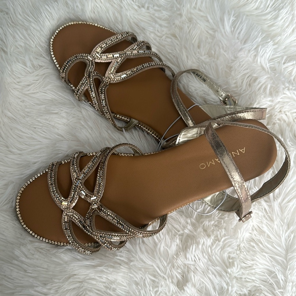 NWOT Sandals